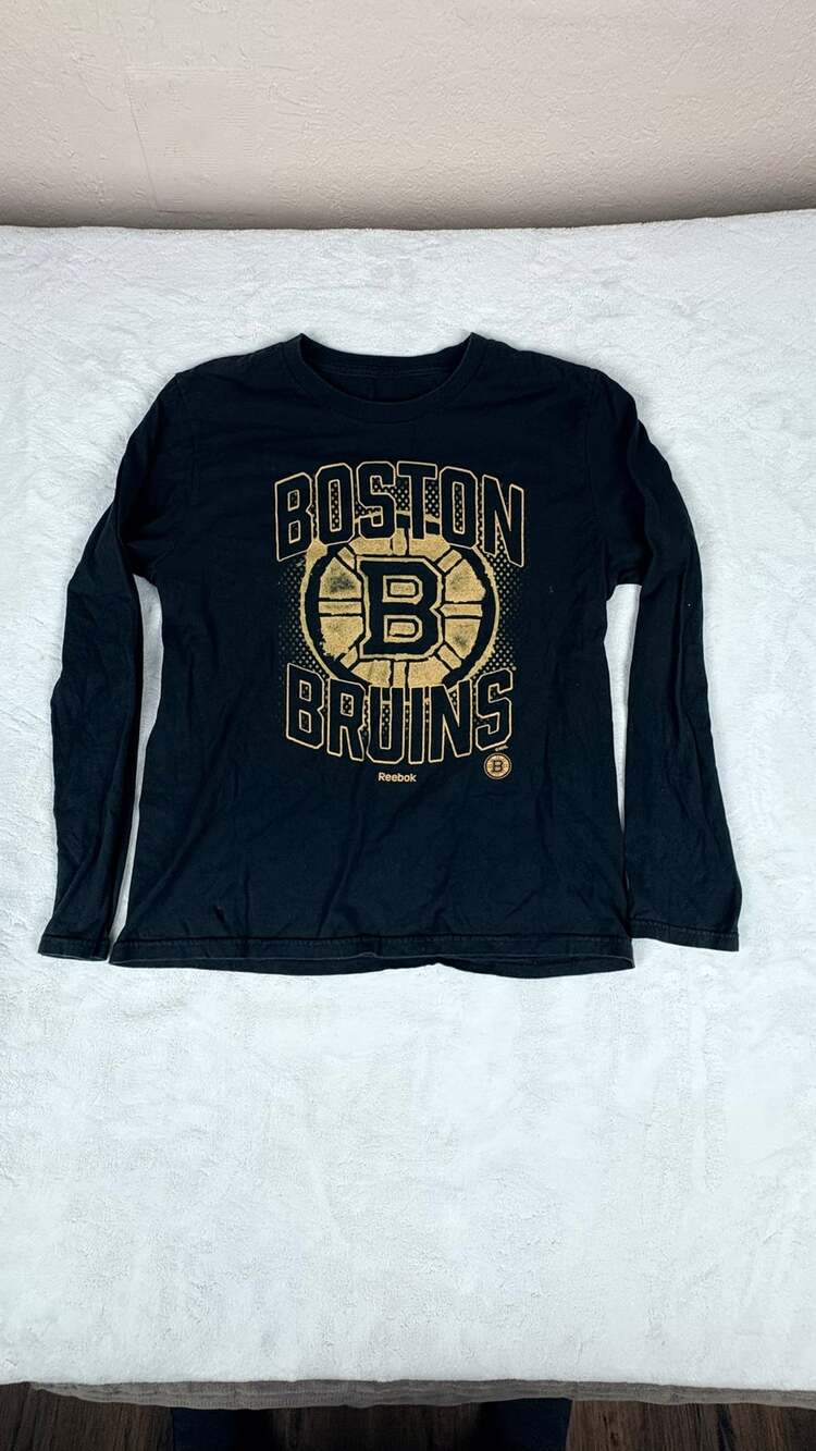 Black Reebok Boston Bruins long-sleeve graphic shirt in Youth Size XL (18)